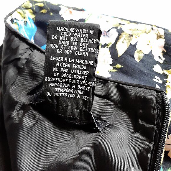 MARIO SERRANI Pencil Skirt with Back Slit in Garden Blossom Floral Print - Picture 13 of 13